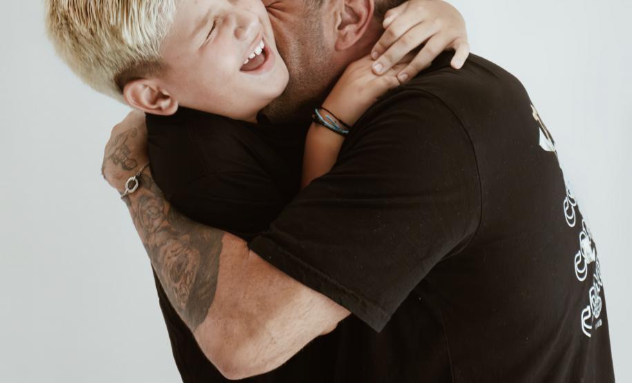 Serginho Lacerda chega ao Guairinha com o Stand Up Comedy "Vida de Pai"