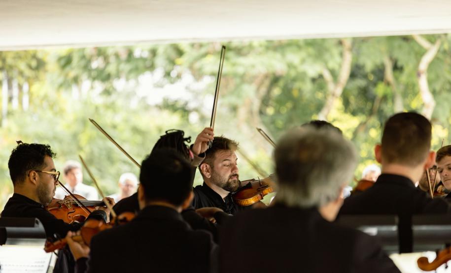 Concerto da Orquestra Sinfônica do Paraná no Museu Oscar Niemeyer é sucesso de público