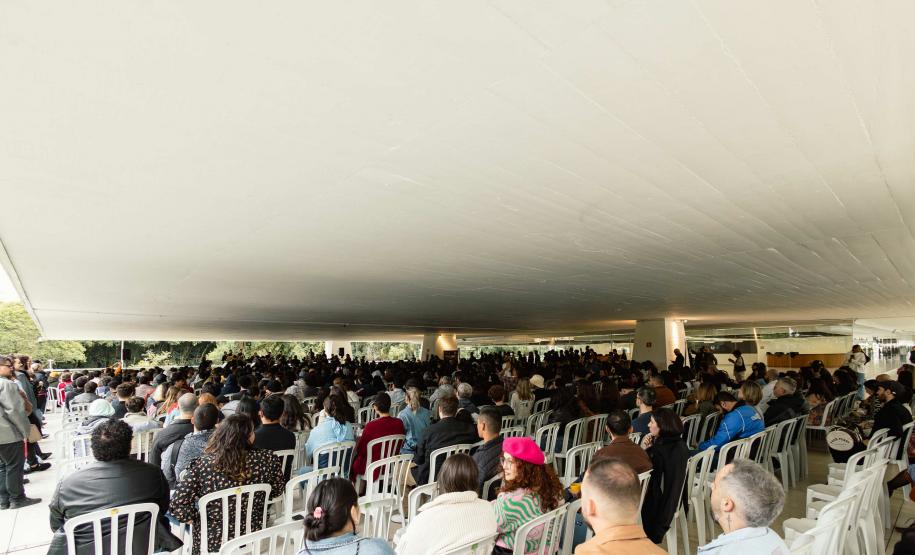 Concerto da Orquestra Sinfônica do Paraná no Museu Oscar Niemeyer é sucesso de público