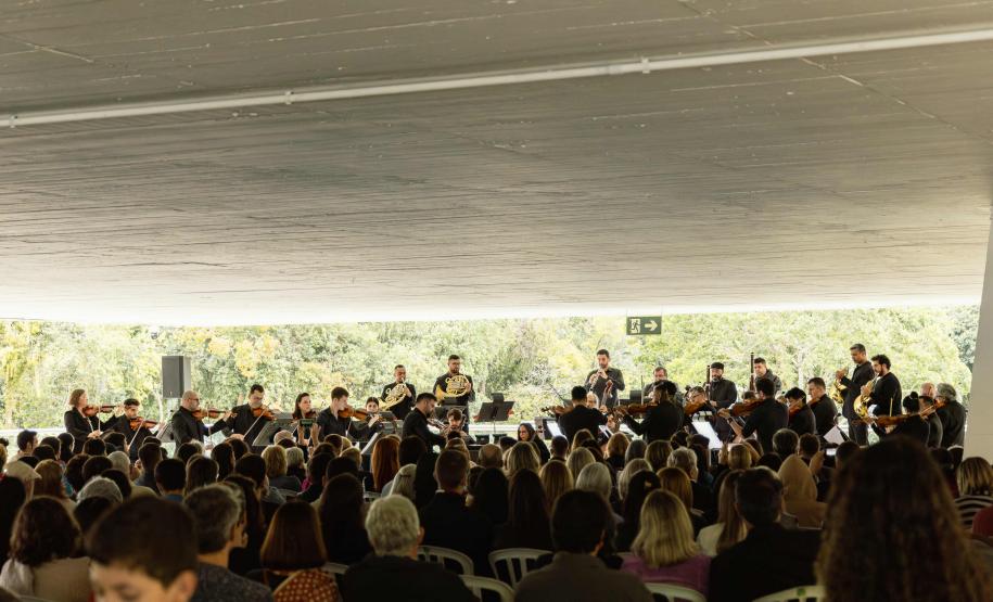 Concerto da Orquestra Sinfônica do Paraná no Museu Oscar Niemeyer é sucesso de público