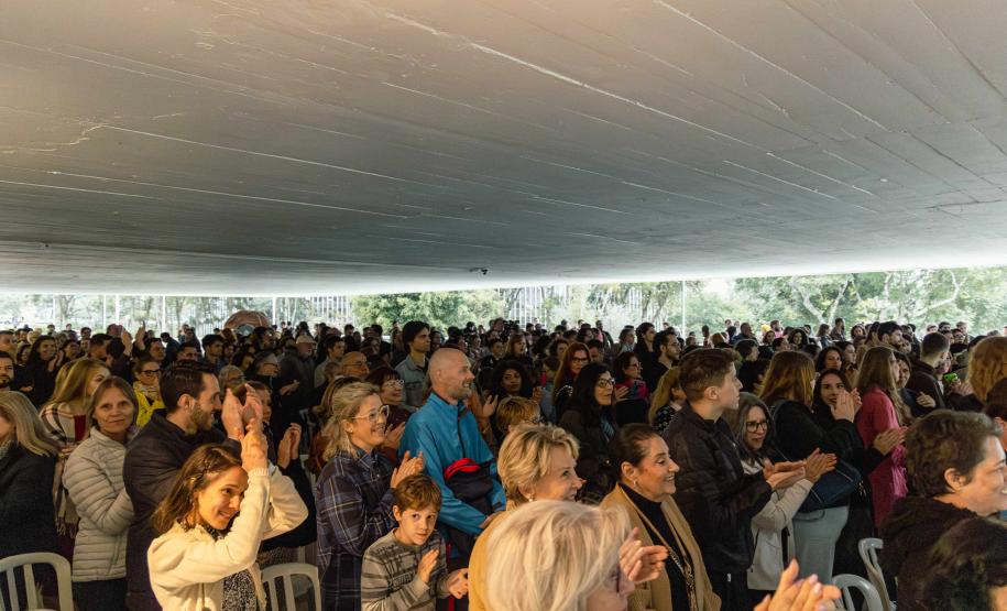 Concerto da Orquestra Sinfônica do Paraná no Museu Oscar Niemeyer é sucesso de público