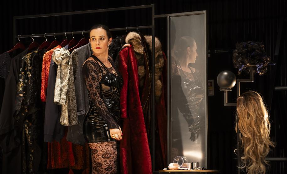 "Nebulosa de Baco" da Cia.Stavis-Damaceno chega ao teatro Guaíra