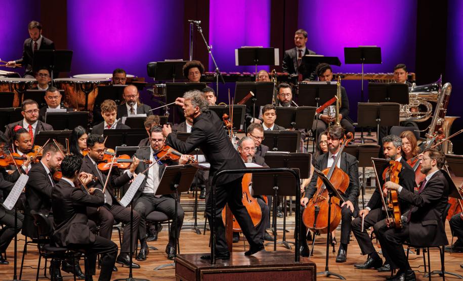 Com regência do holandês Vincent de Kort, Orquestra Sinfônica do Paraná encanta Curitiba