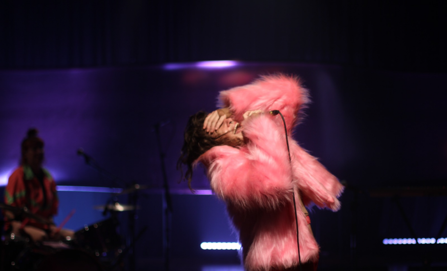 Uyara Torrente lança show-cênico com músicas inéditas no Teatro Guaíra