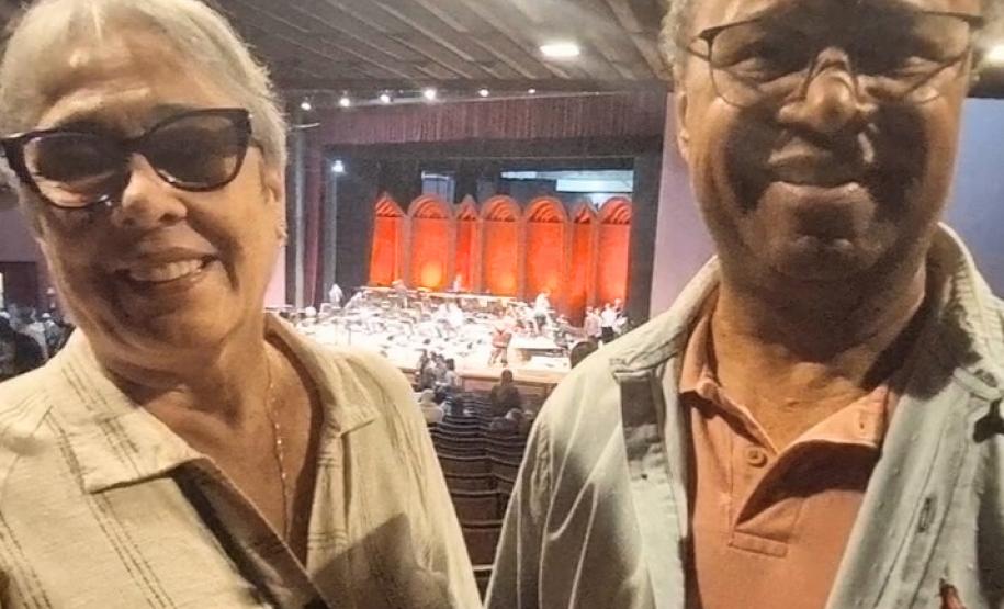 Orquestra Sinfônica do Paraná encanta plateia lotada com repertório dos Beatles no Guairão