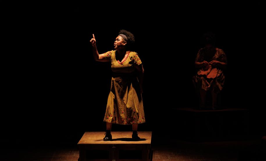 Daqui Ninguém Sai Teatro de COmédia do Paraná