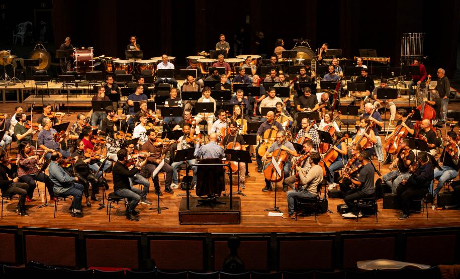 Famílias, movimentos, disposição no palco: confira como funciona uma orquestra sinfônica