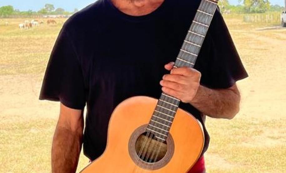 Com ingressos esgotados, Almir Sater faz show gratuito no Guairão