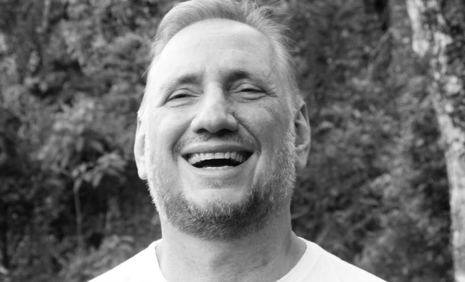 Peça leva Fellini ao palco em entrevista imaginária no Miniauditório