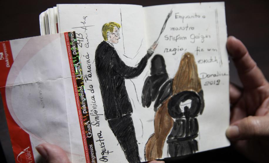 Fã da Orquestra Sinfônica do Paraná e de Beatles, artista ilustra concertos há uma década