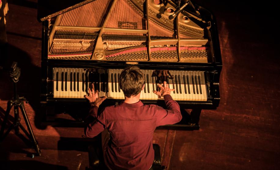 Rock ao Piano celebra os 50 anos de 1975 no Guairinha