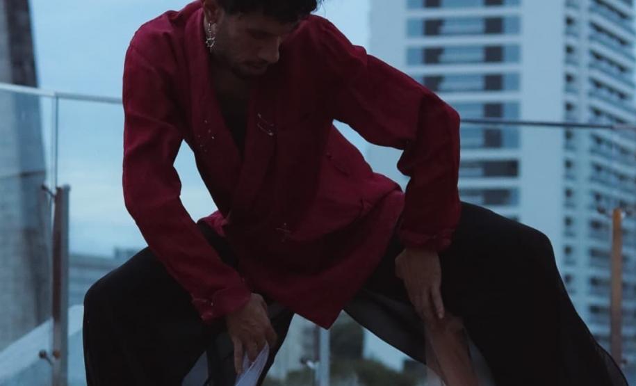 "Fragmentos Murakami" estreia no Teatro José Maria Santos com entrada gratuita