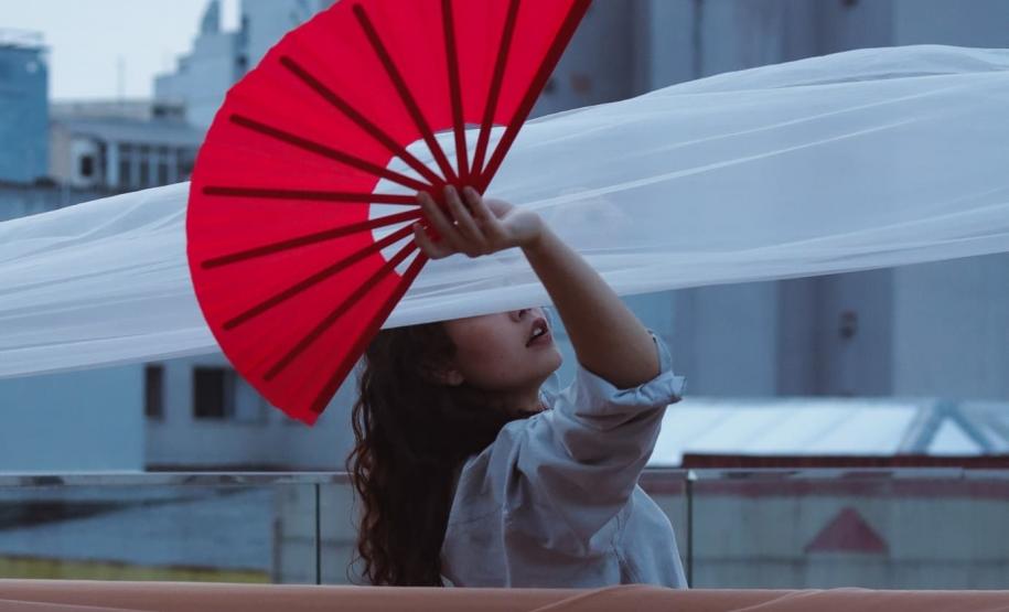 "Fragmentos Murakami" estreia no Teatro José Maria Santos com entrada gratuita