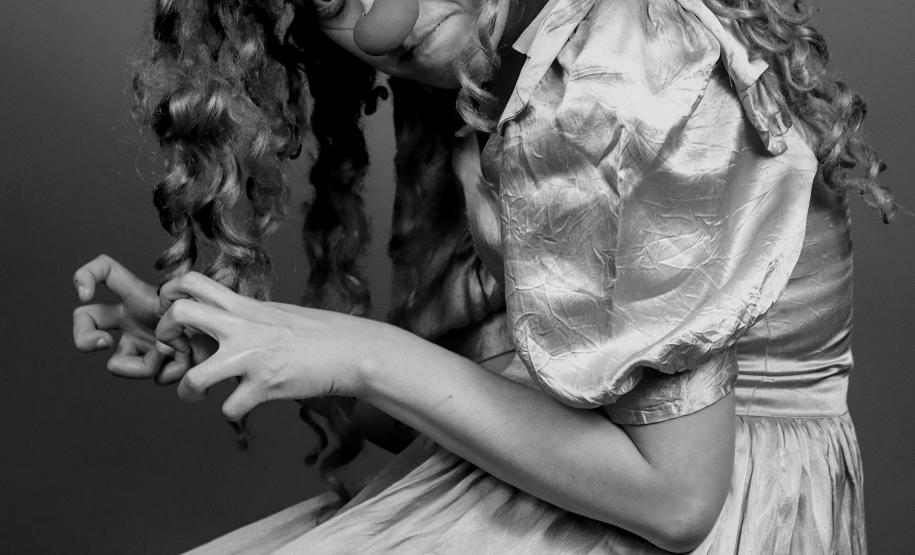 PIANINHO marca a estreia solo da palhaça Siriema,da artista Larissa Lima, no palco do Miniguaira