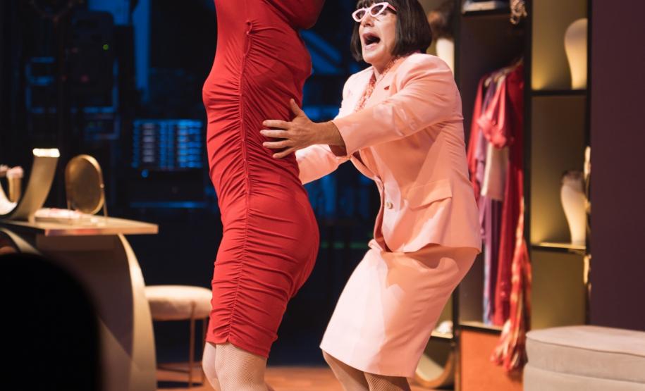 Claudia Raia volta ao palco do Guairão com “Cenas da Menopausa”