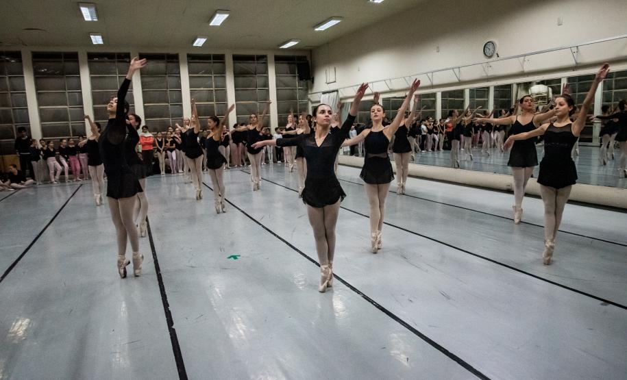 Estreia do novo espetáculo “ALGO/RITMO” da Escola de Dança do Teatro Guaíra será em julho