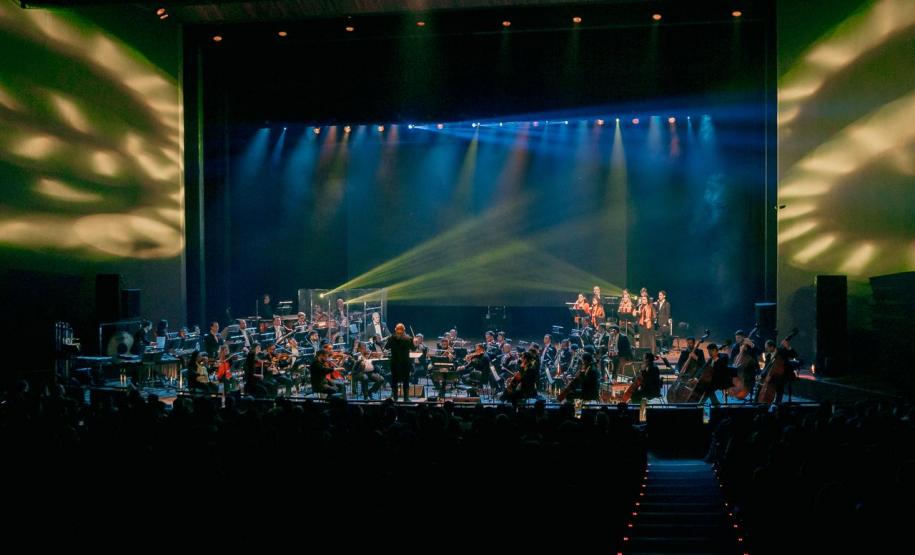 Orquestra Sinfônica de Curitiba traz ao palco Guairão o espetáculo “FLASH DANCE On Stage: Uma Viagem Musical Inesquecível”