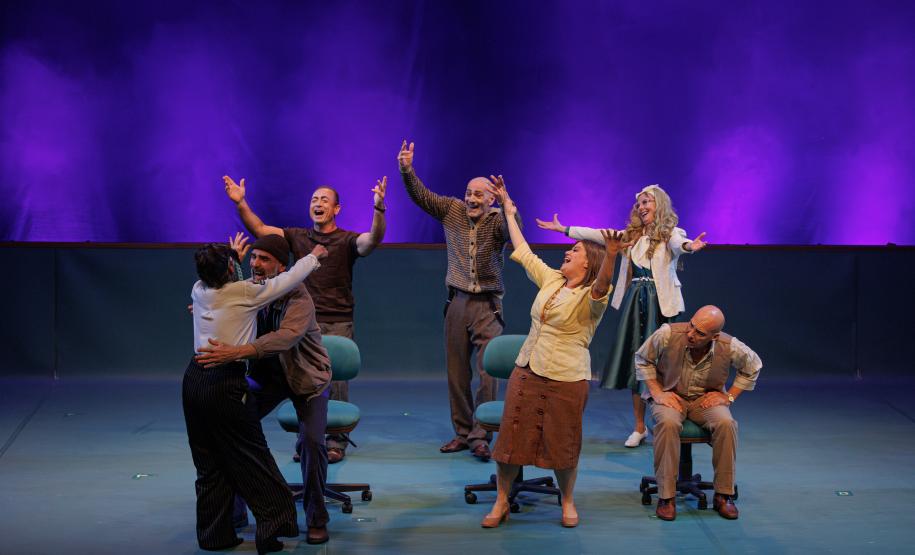 Estreia de espetáculo do G2 Cia. de Dança lota teatro e emociona o público