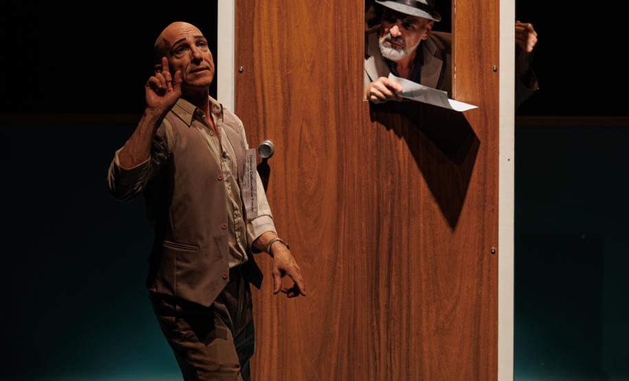 Estreia de espetáculo do G2 Cia. de Dança lota teatro e emociona o público