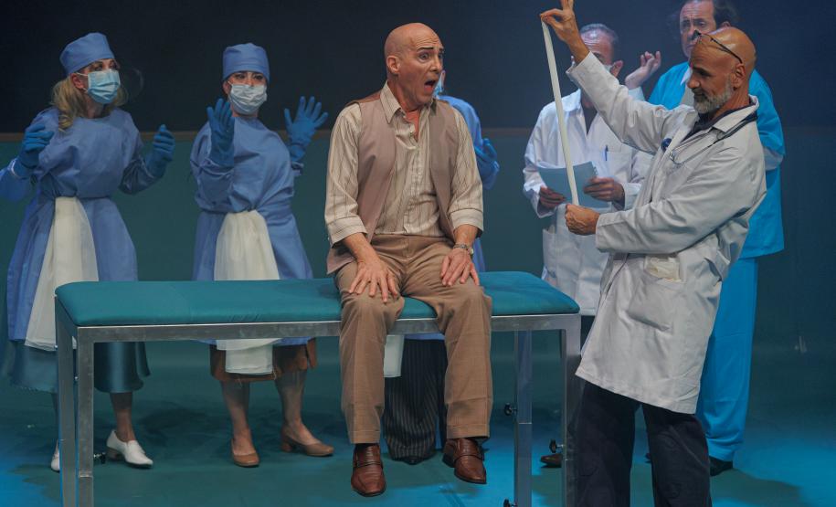 Estreia de espetáculo do G2 Cia. de Dança lota teatro e emociona o público