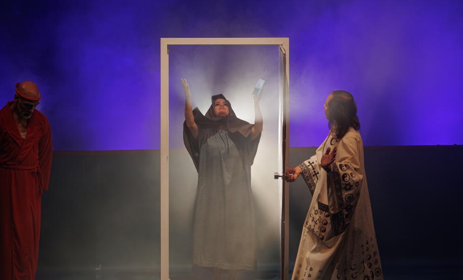 Estreia de espetáculo do G2 Cia. de Dança lota teatro e emociona o público