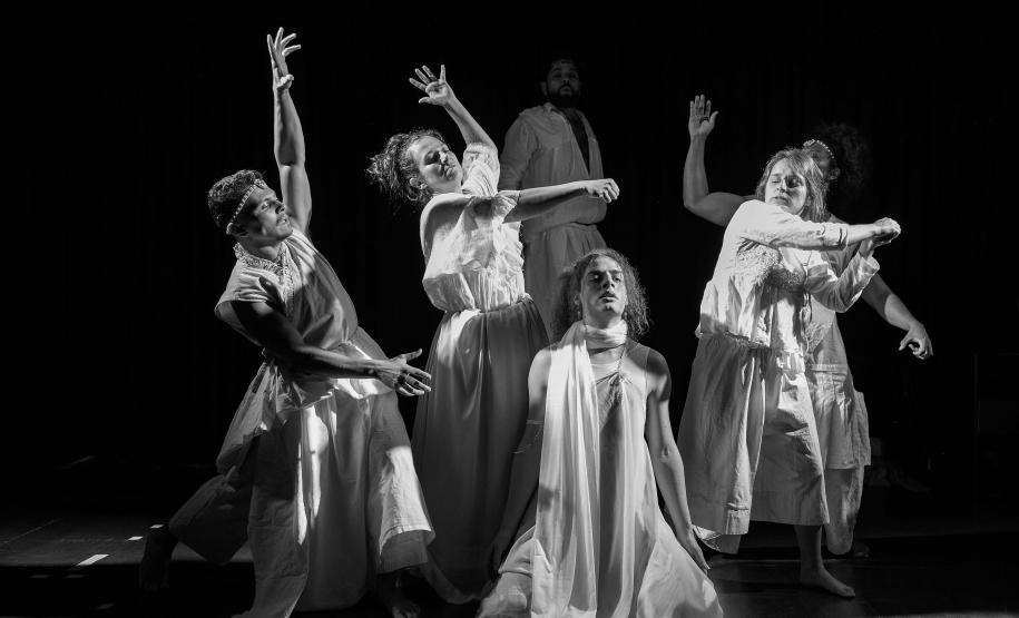 Ave Lola leva Shakespeare ao Guairinha em temporada beneficente