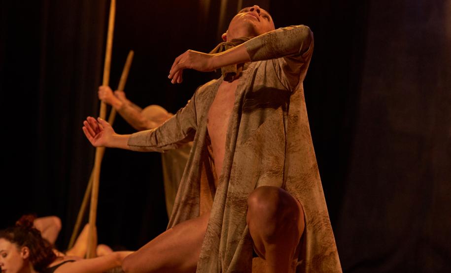 Companhia curitibana EF Jazz estreia “Corpo Seco” no palco do Guairinha