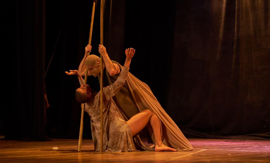 Companhia curitibana EF Jazz estreia “Corpo Seco” no palco do Guairinha