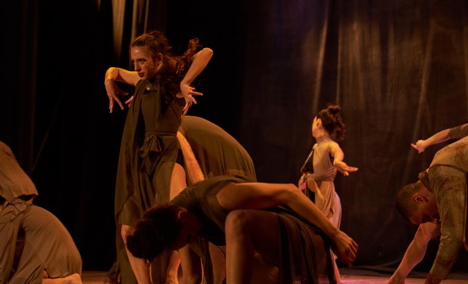 Companhia curitibana EF Jazz estreia “Corpo Seco” no palco do Guairinha