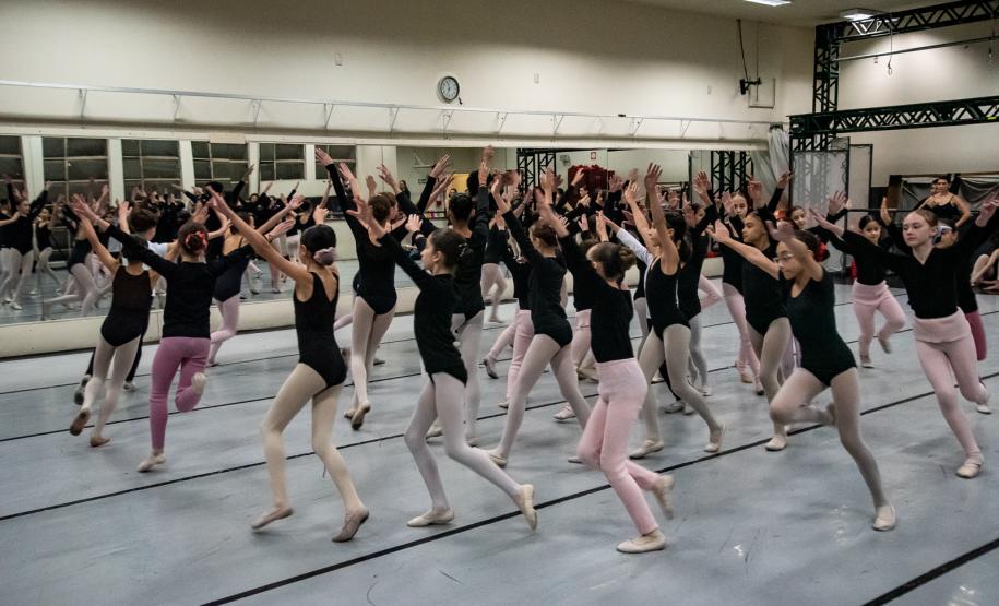 ALGO/RITMO: novo espetáculo da Escola de Dança Teatro Guaíra estreia neste fim de semana.