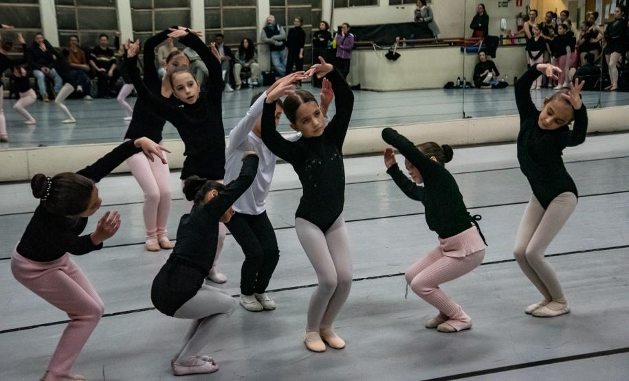 ALGO/RITMO: novo espetáculo da Escola de Dança Teatro Guaíra estreia neste fim de semana.