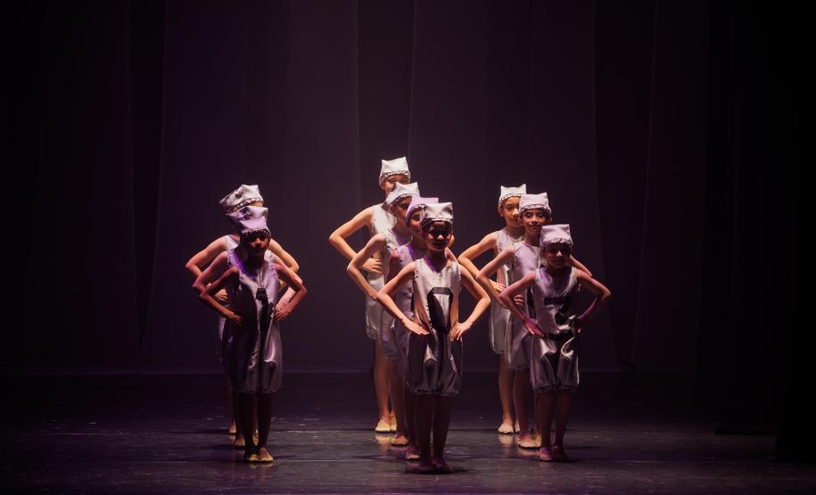 ALGO/RITMO: novo espetáculo da Escola de Dança Teatro Guaíra  lotou todas as sessões.