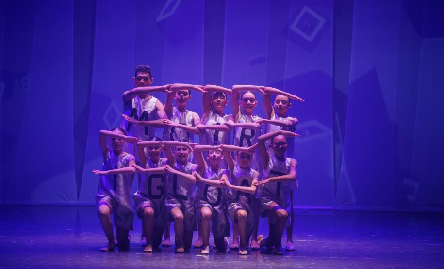 ALGO/RITMO: novo espetáculo da Escola de Dança Teatro Guaíra  lotou todas as sessões.