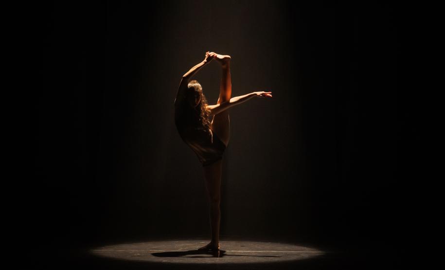 ALGO/RITMO: novo espetáculo da Escola de Dança Teatro Guaíra  lotou todas as sessões.