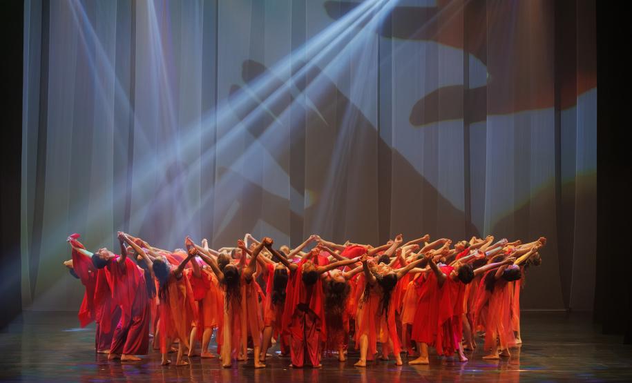 ALGO/RITMO: novo espetáculo da Escola de Dança Teatro Guaíra  lotou todas as sessões.