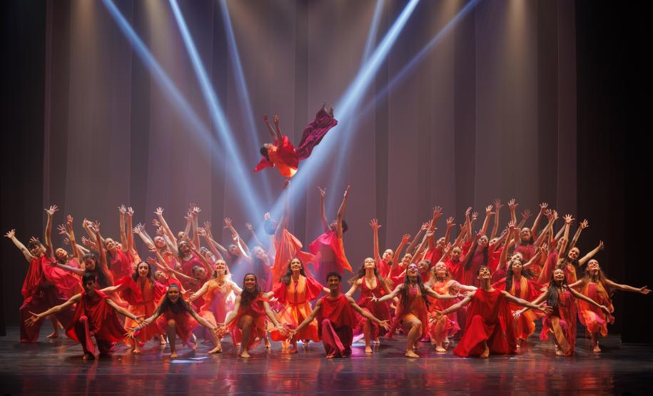 ALGO/RITMO: novo espetáculo da Escola de Dança Teatro Guaíra  lotou todas as sessões.