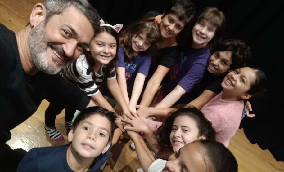 Centro Cultural Teatro Guaíra e Biblioteca Pública firmam parceria para curso de teatro para crianças