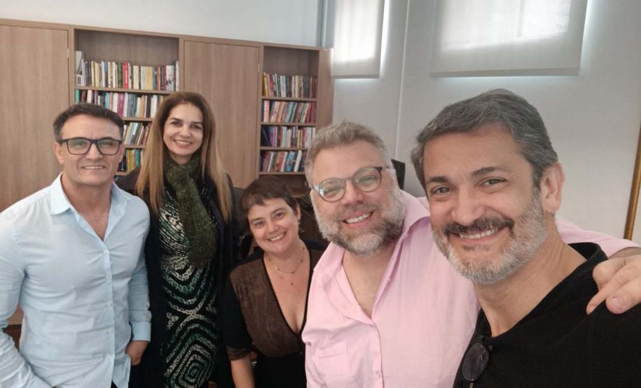 Centro Cultural Teatro Guaíra e Biblioteca Pública firmam parceria para curso de teatro para crianças