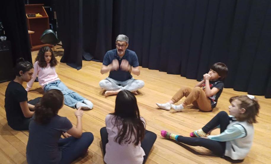 Centro Cultural Teatro Guaíra e Biblioteca Pública firmam parceria para curso de teatro para crianças