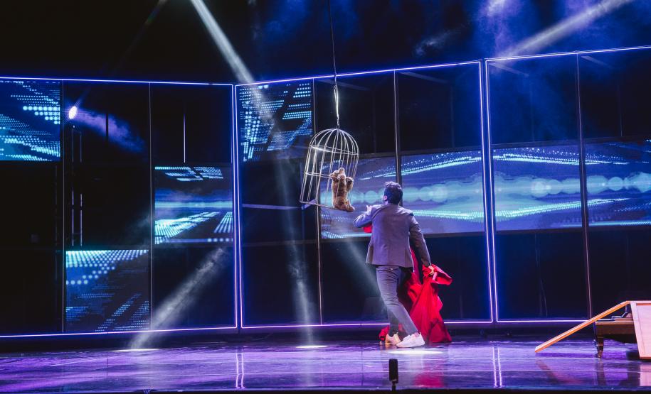 A terceira edição do espetáculo 'Ilusões' recebe grandes ilusionistas internacionais no Teatro Guaíra.