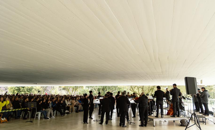 Orquestra Sinfônica do Paraná apresenta  neste sábado (05) a terceira edição do concerto “Mostly Mozart” no Museu Oscar Niemeyer