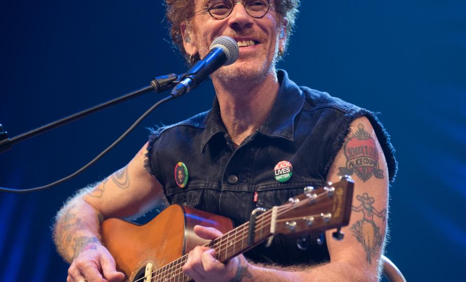 Guairão recebe "Nando Reis- Voz e Violão" em apresentação acústica