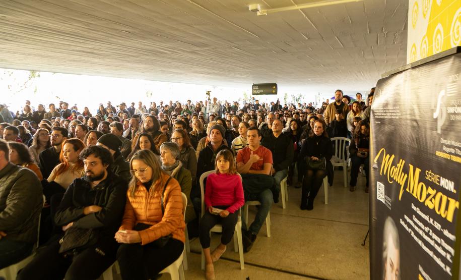 A Orquestra Sinfônica do Paraná retorna no vão-livre do Museu Oscar Niemeyer (MON) concerto gratuito da série "OSP no Museu Oscar Niemeyer – Mostly Mozart".