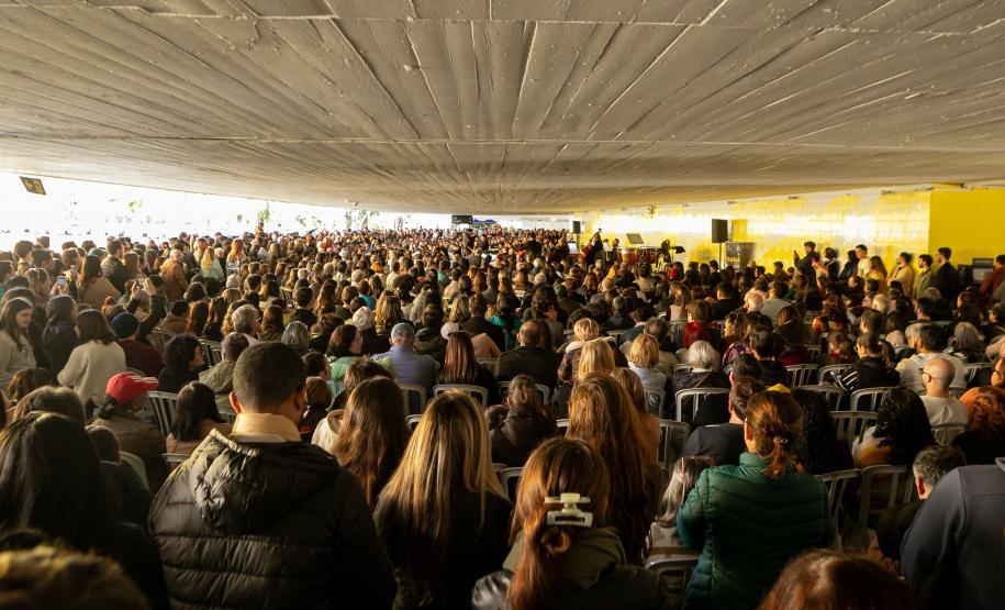 A Orquestra Sinfônica do Paraná retorna no vão-livre do Museu Oscar Niemeyer (MON) concerto gratuito da série "OSP no Museu Oscar Niemeyer – Mostly Mozart".