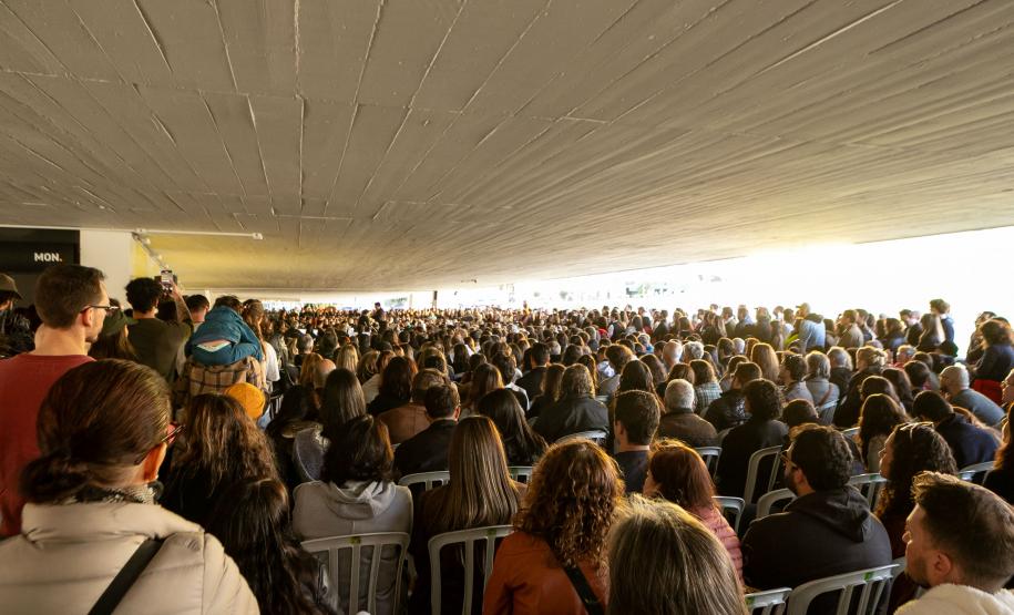 A Orquestra Sinfônica do Paraná retorna no vão-livre do Museu Oscar Niemeyer (MON) concerto gratuito da série "OSP no Museu Oscar Niemeyer – Mostly Mozart".