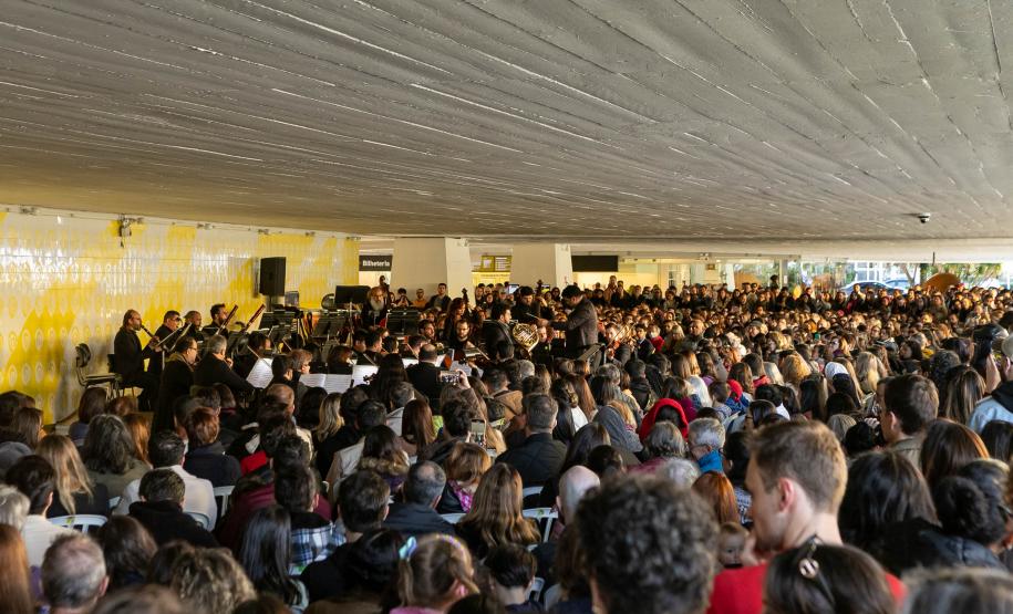 A Orquestra Sinfônica do Paraná retorna no vão-livre do Museu Oscar Niemeyer (MON) concerto gratuito da série "OSP no Museu Oscar Niemeyer – Mostly Mozart".