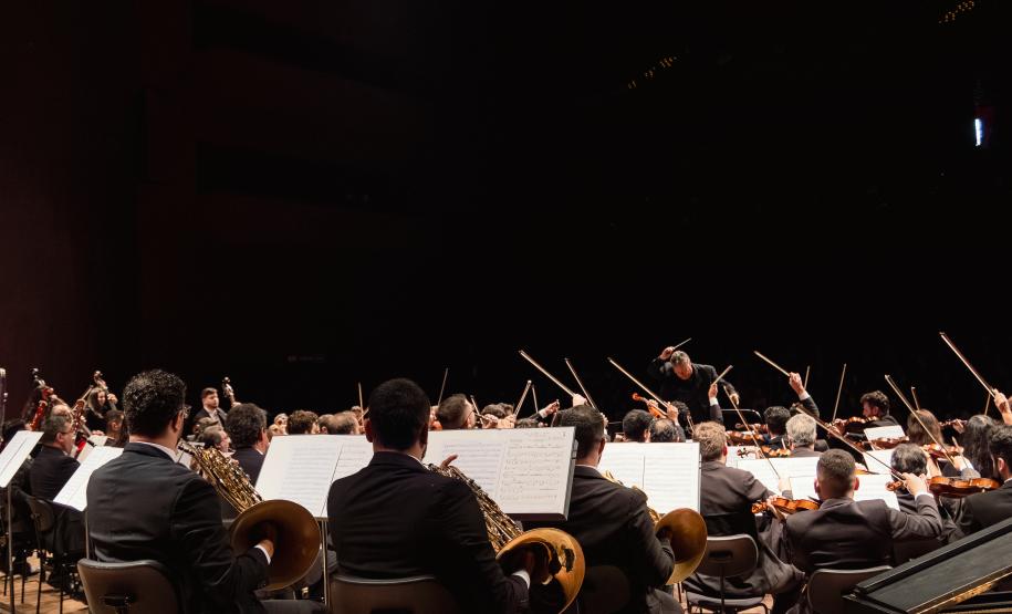 Casa cheia: Orquestra Sinfônica do Paraná emociona com obras de Strauss e convidados internacionais no Guairão