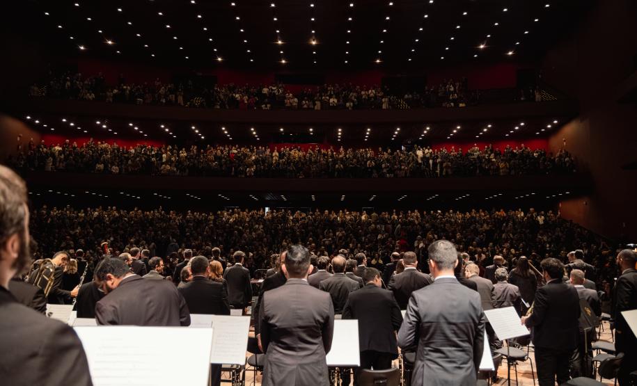 Casa cheia: Orquestra Sinfônica do Paraná emociona com obras de Strauss e convidados internacionais no Guairão
