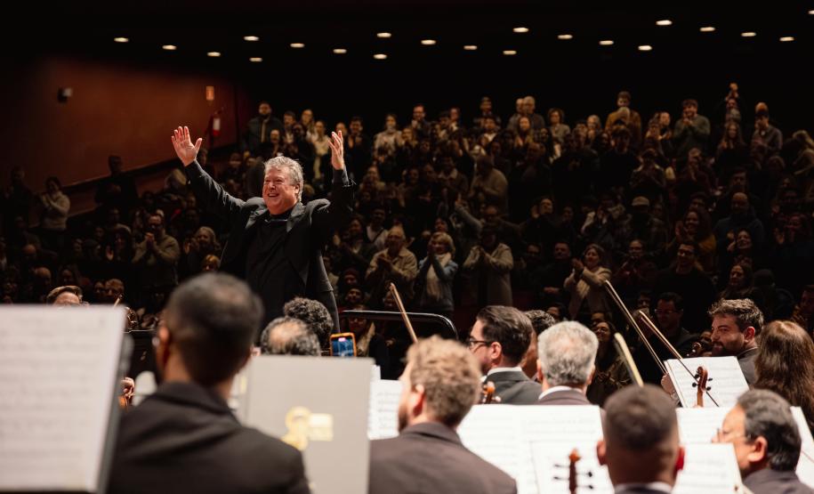 Casa cheia: Orquestra Sinfônica do Paraná emociona com obras de Strauss e convidados internacionais no Guairão