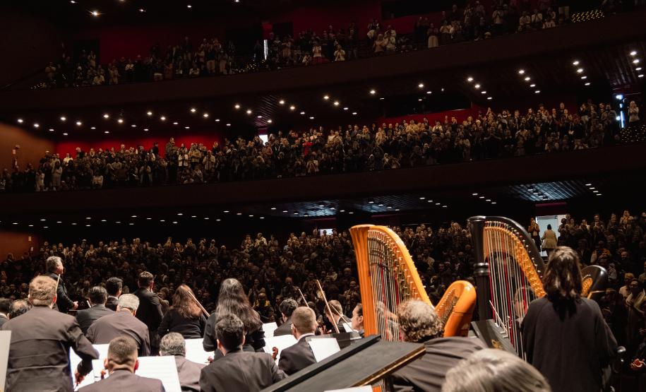Casa cheia: Orquestra Sinfônica do Paraná emociona com obras de Strauss e convidados internacionais no Guairão